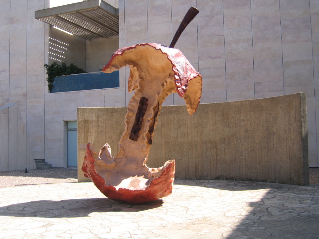 השראה לקנה מידה בפסל של קלאס אולדנבורג, התמונה מכאן.