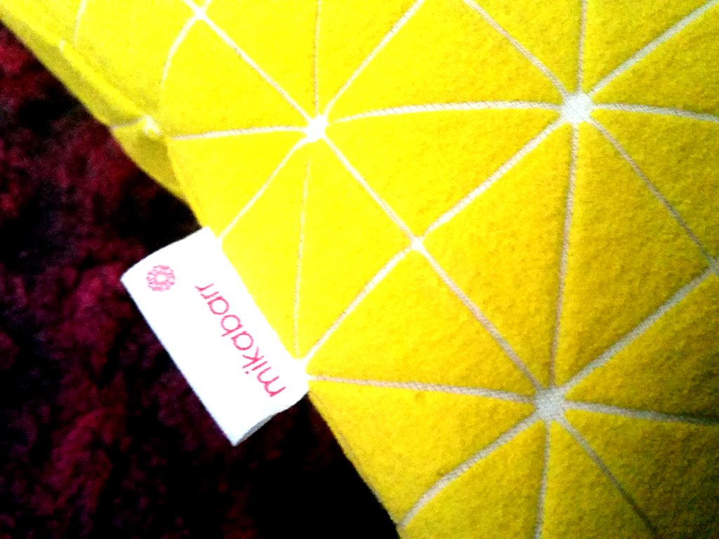 כרית צהובה של mikabarr מיקה בר